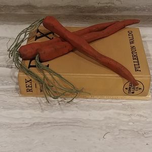 Set of 3 wooden carrots